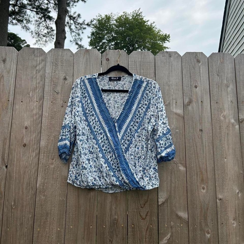 Blue‎ & white floral overlap top by blue b collection size small